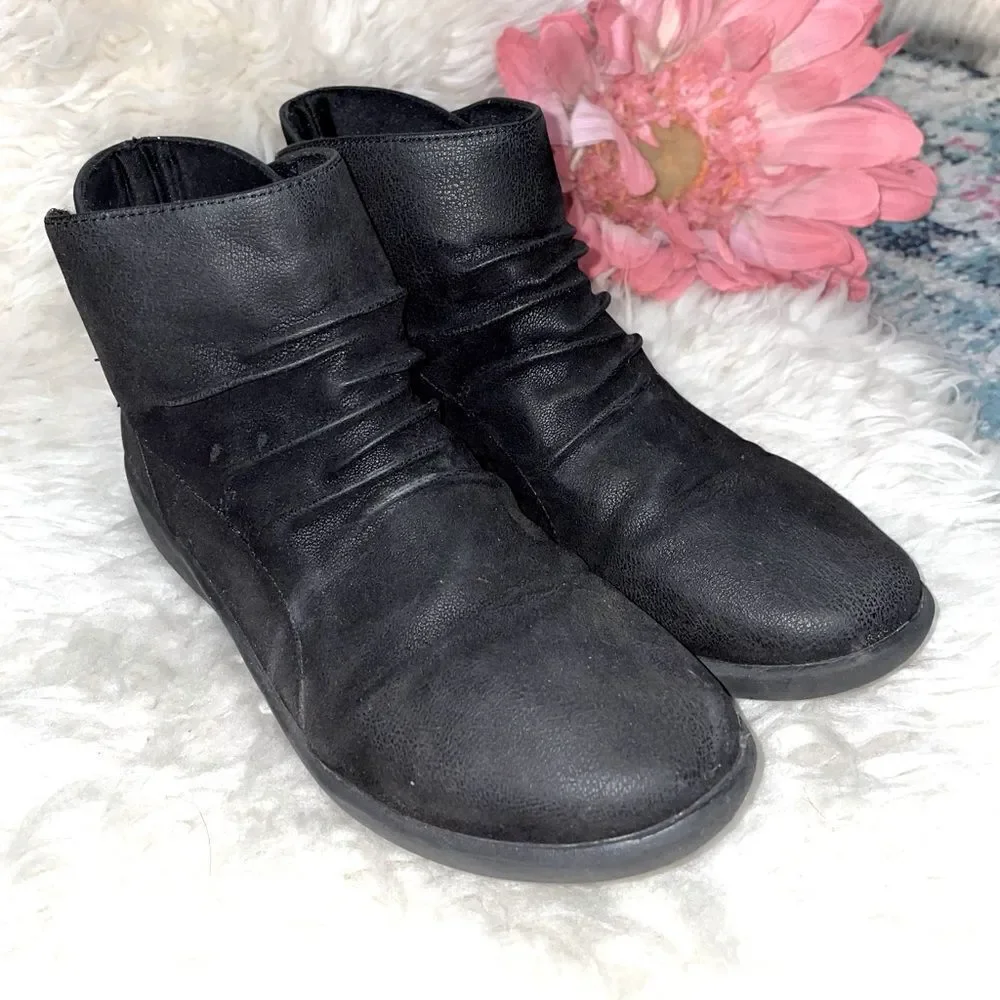 Clarks Cloudsteppers Sillian Sway Black Nubuck Suede Bootie 7.5
